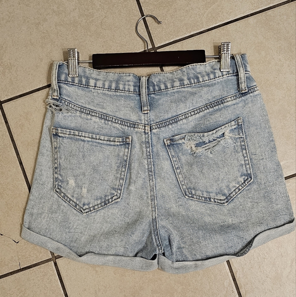 Ripped distressed shorts - Picture 5 of 10